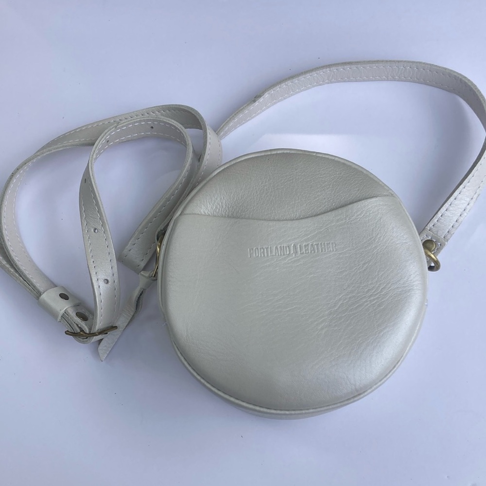 Portland Leather small circle crossbody - Pearl